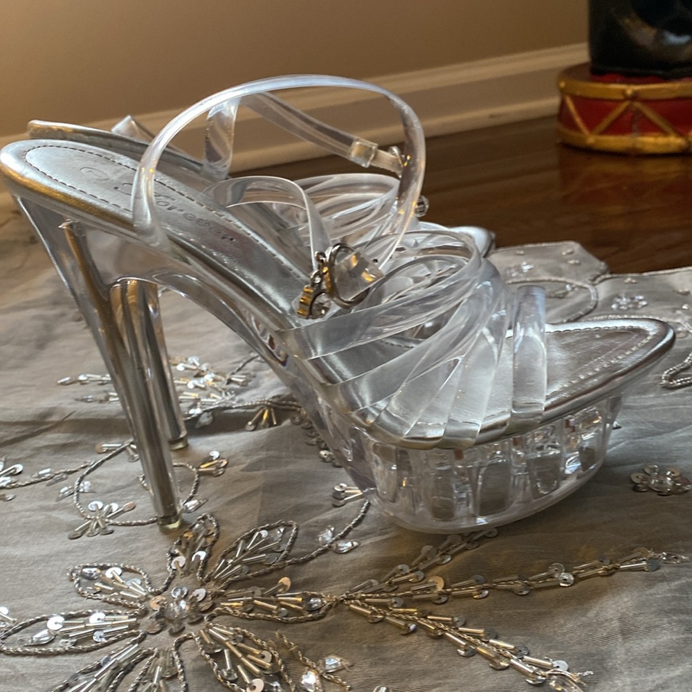 Forever Clear sandals shoes 7